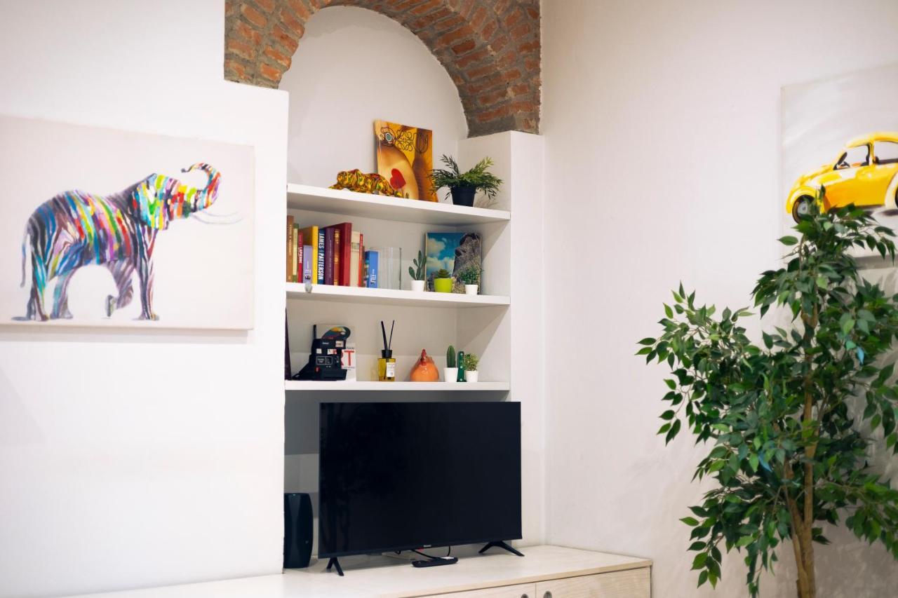 The Red Bricks Home - San Babila Area Milano Ngoại thất bức ảnh